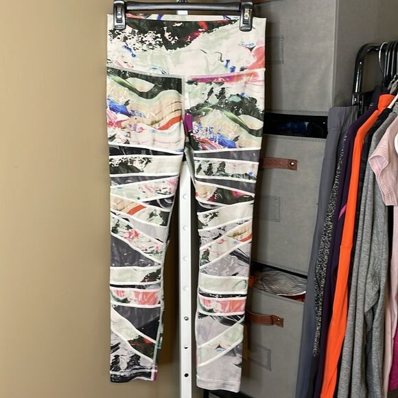 Lululemon High Times Pant Luon ~sz 6 W 13.5 Pigment Wave Multi Biggie Wave Black - Picture 1 of 8